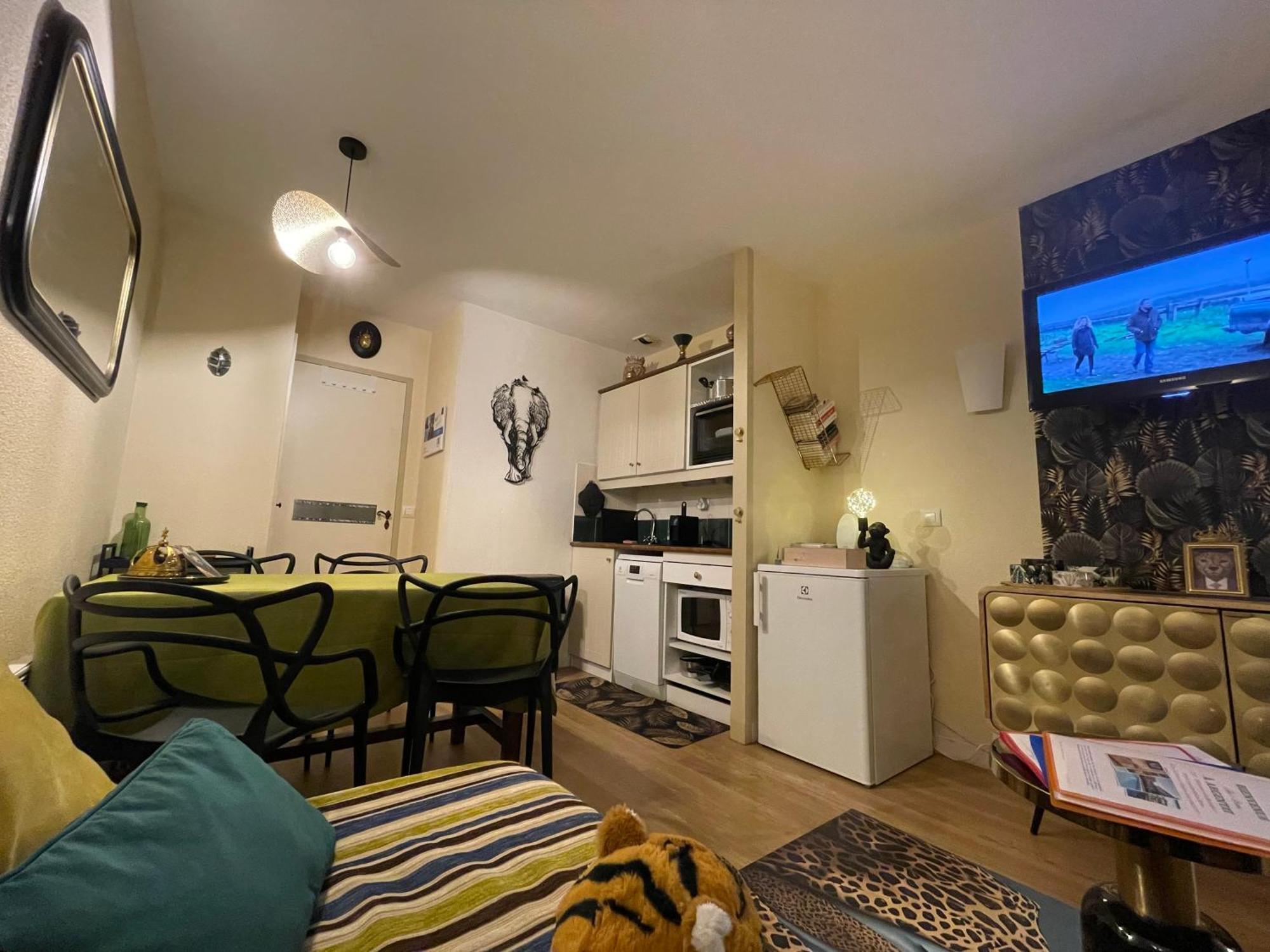 *A Setting Between Dordogne And Swimming Pool* Apartment อาร์ฌ็องตาต์ ภายนอก รูปภาพ